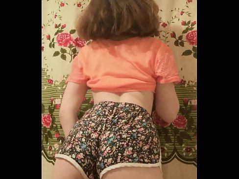 ❤️ Seksikäs nuori beibi riisuu shortsinsa kameran edessä ❌ Vittu video at us ❤